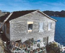 Photo view of the land side and gable end of Noah Chippett Stage/Twine Loft, Leading Tickles, 2005.; HFNL 2007