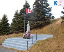 View of Sunnyside War Memorial as seen from the main road through the town. Photo taken November 2006.; HFNL/Lara Maynard 2006