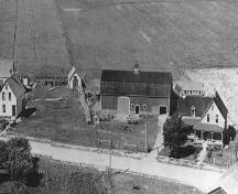 Maison Julien Landry - vue aérienne vers 1954; Armand Robichaud