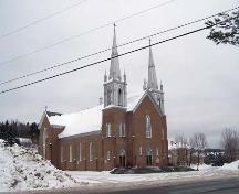 Photo prise de face de l'église de St-Basile; Société historique du Madawaska