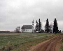 Vue contextuelle - du nord-est de l'Église catholique Sainte-Thérèse, Cardinal, 2006; Historic Resources Branch, Manitoba Culture, Heritage and Tourism, 2006