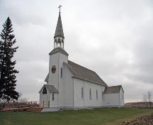 Façade principale - du nord-ouest de l'Église catholique Sainte-Thérèse; Historic Resources Branch, Manitoba Culture, Heritage and Tourism, 2006