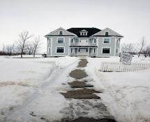 Primary elevation, from the south, of the Schwartz House, Altona, 2005; Historic Resources Branch, Manitoba Culture, Heritage and Tourism, 2005