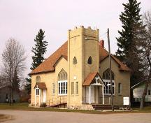 Contextual view, from the southeast, of Baldur United Church, Baldur, 2005; Historic Resources Branch, Manitoba Culture, Heritage and Tourism, 2005