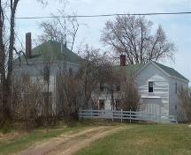 Front and west elevation, Amos Thomas Seaman House, Minudie, Nova Scotia, 2005.; Heritage Division, NS Dept. of Tourism, Culture and Heritage, 2005.