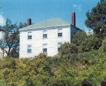 Rear elevation, Amos Thomas Seaman House, Minudie, Nova Scotia, 2005.; Heritage Division, NS Dept. of Tourism, Culture and Heritage, 2005.
