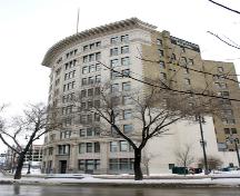 Contextual view, from the southwest, of the Confederation Life Building, Winnipeg, 2006; Historic Resources Branch, Manitoba Culture, Heritage and Tourism 2006