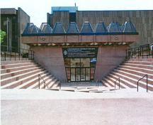 Memorial entrance of Confederation Centre of the Arts, 2002.; Agence Parcs Canada/Parks Canada Agency, G. Charrois, 2002.