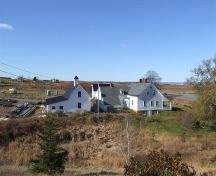 East elevation and outbuilding, Reid House, Avonport, Nova Scotia, 2006.
; Heritage Division, NS Dept. of Tourism, Culture and Heritage, 2006.