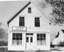 Photo taken circa 1945 when occupied by the first offices of the Fédération des Caisses populaires acadiennes.; Fidèle Thériault Collection