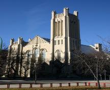 Primary elevation, from the southeast, of Knox United Church, Winnipeg, 2005; Historic Resources Branch, Manitoba Culture, Heritage and Tourism, 2005