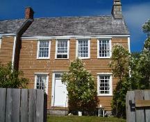 Ross-Thomson House, Shelburne, residential entrance, 2004; Heritage Division, Department of Tourism, Culture and Heritage, 2004