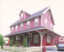 Corner view of the Rothesay Railway Station (European and North American), showing two façades with the main entrance, 1993.; Parks Canada Agency / Agence Parcs Canada, 1993.