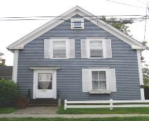 The front (north) elevation of the Capt. Ebenezer Scott House, Yarmouth, NS, 2007; Heritage Division, NS Dept. of Tourism, Culture & Heritage, 2007