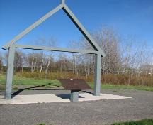 Le monument rappelant la forme de la première chapelle; City of Dieppe