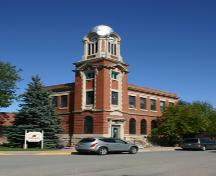 Contextual view showing the primary elevations (from the southwest) of the Carman Dominion Post Office, Carman, 2005; Historic Resources Branch, Manitoba Culture, Heritage and Tourism, 2005