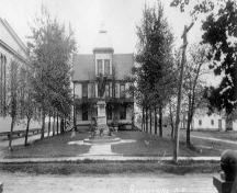 Vue historique de la façade avant du presbytère; Village of Rogersville