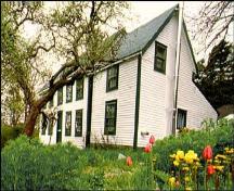 View of front and side facades of Thimble Cottage, 150 Oxen Pond Road, St. John's, NL.  Main entrance at rear.; Heritage Foundation of Newfoundland and Labrador, 2005