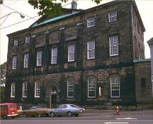 Corner view of the façade of the Saint John County Court House, showing the main entrance, 1980.; Parks Canada Agency/ Agence Parcs Canada, 1980.