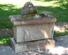 La fontaine en granite; Town of Sussex
