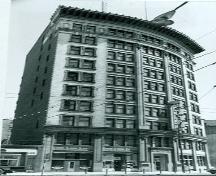 Façade principale de l'édifice Confédération, montrant l'entrée principale, 1912.; Arch. J. Wilson Gray, 1912