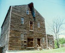 Façade of the east side of the Backhouse Grist Mill, 1998.; Parks Canada Agency/ Agence Parcs Canada, Ken Elder, 1998.