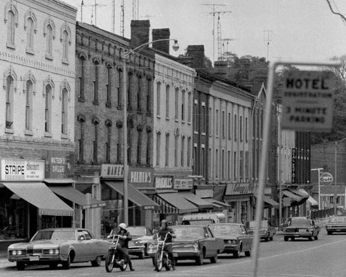 Historic contextual view of building