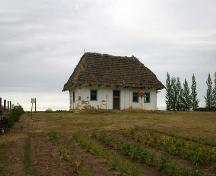 Contextual view, from the south, of the Elaschuk House, Roblin area, 2005.; Historic Resources Branch, Manitoba Culture, Heritage and Tourism, 2005