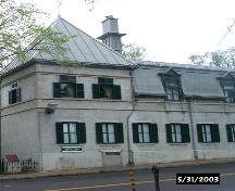 View of a façade part of the Québec Garrison Club National Historic Site of Canada, 2003.; Agence Parcs Canada / Parks Canada Agency, 2003.