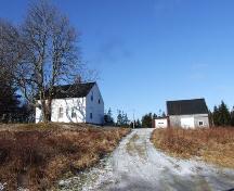 Looking up driveway at house and barn, Knowles House, Barrington Passage, NS, 2008.; Department of Tourism, Culture and Heritage, Province of Nova Scotia 2008