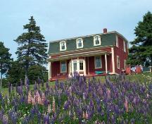 Lloyd George House, Dildo, front and side facades. ; Heritage Foundation of Newfoundland and Labrador 2004