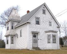 Perspective view of facade and west side of the Knowles Porter House, Arcadia, Yarmouth County, NS, 2008.; Heritage Division, NS Dept. of Tourism, Culture and Heritage, 2008