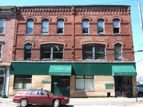Armstrong and Bruce Building - Contextual view