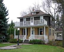 Primary elevations, from the northwest, of the Klippenstein House, Altona, 2006; Historic Resources Branch, Manitoba Culture, Heritage and Tourism, 2006