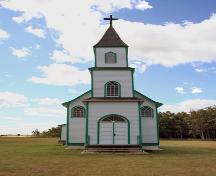Façade principale - du nord de l'église catholique romaine Sts. Cyril and Methodius, région de Gimli, 2006; Historic Resources Branch, Manitoba Culture, Heritage and Tourism, 2006