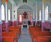 Intérieur de l'église catholique romaine Sts. Cyril and Methodius, région de Gimli, 2006; Historic Resources Branch, Manitoba Culture, Heritage and Tourism, 2006