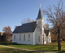 Vue d'ensemble - du nord-ouest de l'église anglicane All Saints, Dominion City, 2006; Historic Resources Branch, Manitoba Culture, Heritage and Tourism, 2006