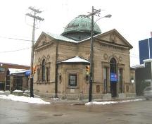 Front and side elevations, Bank of Montreal, Sydney, NS, 2008. The original main entrance was on the corner, between the two columns.; Heritage Division, NS Dept. of Tourism, Culture and Heritage, 2008