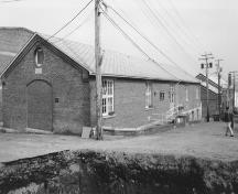 Vue générale du Dépôt de charpentier de chantier naval / remise d'espars, bâtiment D113, 1989.; Agence Parcs Canada / Parks Canada Agency, I. Doull, 1989.