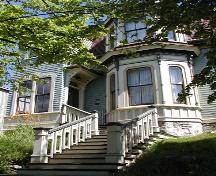 Front entrance, Joseph Howe Austen House, Dartmouth, Nova Scotia, 2005.; HRM Planning and Development Services, Heritage Property Program, 2005.