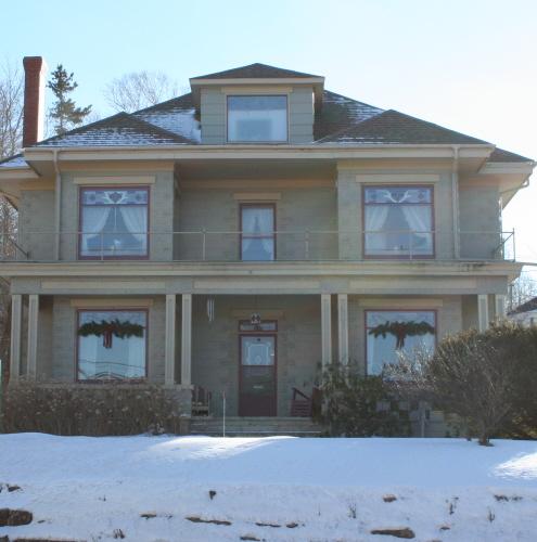 Showing front elevation