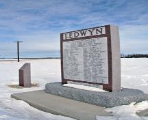 View, from the east, of the main commemorative marker at Ledwyn Pioneer Park, Riverton area, 2006; Historic Resources Branch, Manitoba Culture, Heritage and Tourism, 2006