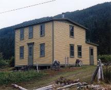 Exterior view of front and side facade, James Leo Harty House (Duntara, NL).; 2004 Heritage Foundation of Newfoundland and Labrador