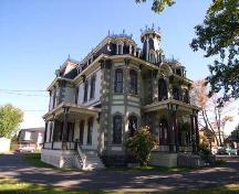 Résidence George-Knight-Nesbitt; Ministère de la Culture, des Communications et de la Condition féminine, Jean-François Rodrigue, 2004