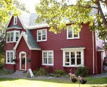 Exterior photo, front facade of Pinehurst, Carbonear.; Heritage Foundation of Newfoundland and Labrador 2004