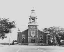 Une image historique de la façade avant de l’église, 1920.; Archives of the Religious Hospitallers