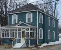 La maison Jane Gerrish, vue de la façade avant et du côté, vue vers l'ouest, 2008.; Village of Blackville