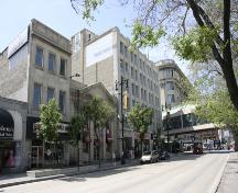 Contextual view, looking west, of the Bank of Montreal, Winnipeg, 2005. The bank is in the middle of the image.; Historic Resources Branch, Manitoba Culture, Heritage, Tourism and Sport , 2005