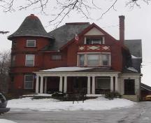 East facing façade featuring the verandah supported by pilasters, 2007.; Kayla Jonas, 2007.