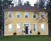 South facing façade featuring a five-bay front and entranceway with a transom, 2003.; Department of Planning, City of Brantford, 2003